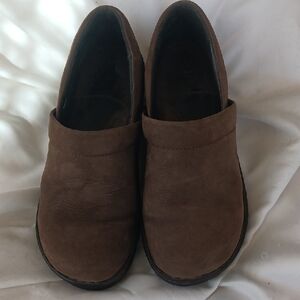 Born Brown Leather Clog 9.5 Women's  Very Good Pre-Owned Condition Comfortable